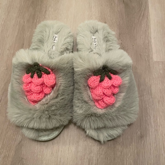 Very cute Nicole Miller slippers - Picture 8 of 10